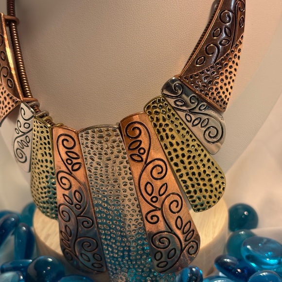 Jewelry - Elegant Multicolor Statement Necklace